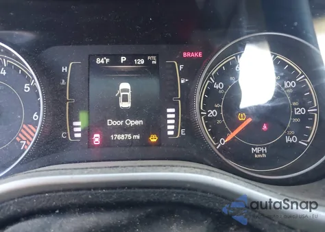 2015 Jeep Cherokee Latitude z USA, uszkodzony, nr VIN 1C4PJLCB3FW591439